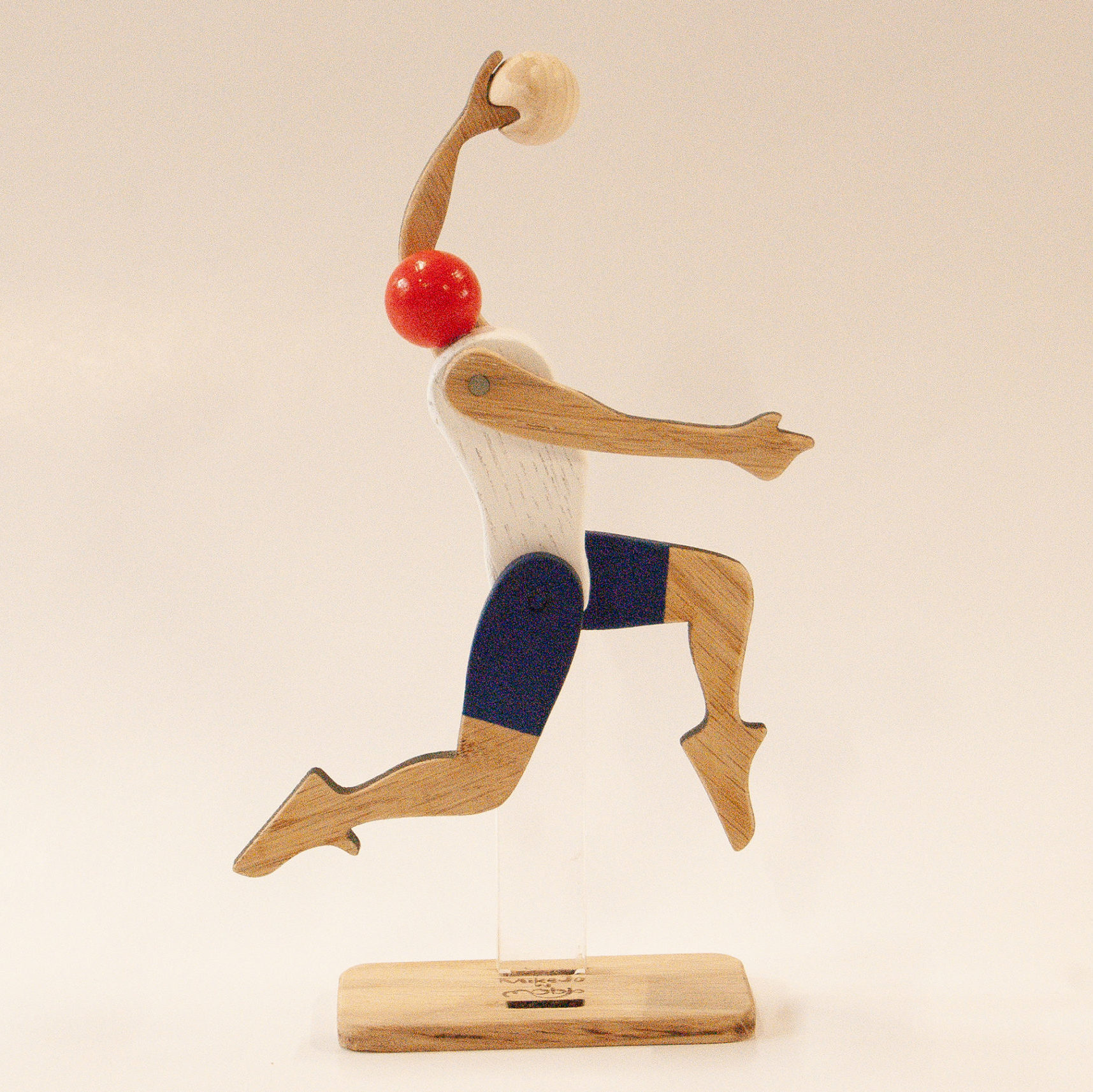 Figurine de basketteur articulé en bois fait main