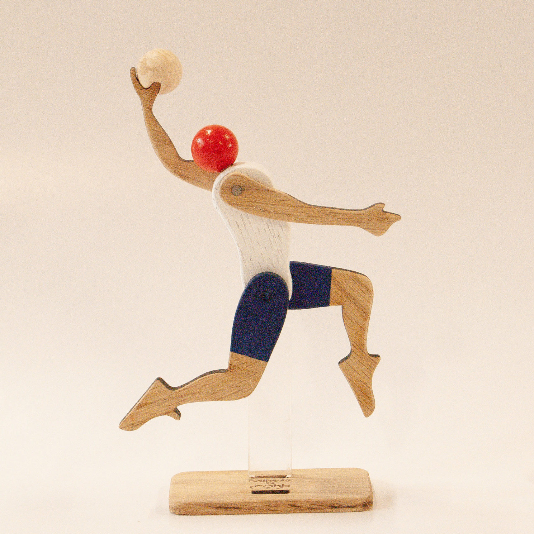 Figurine de basketteur articulé en bois fait main