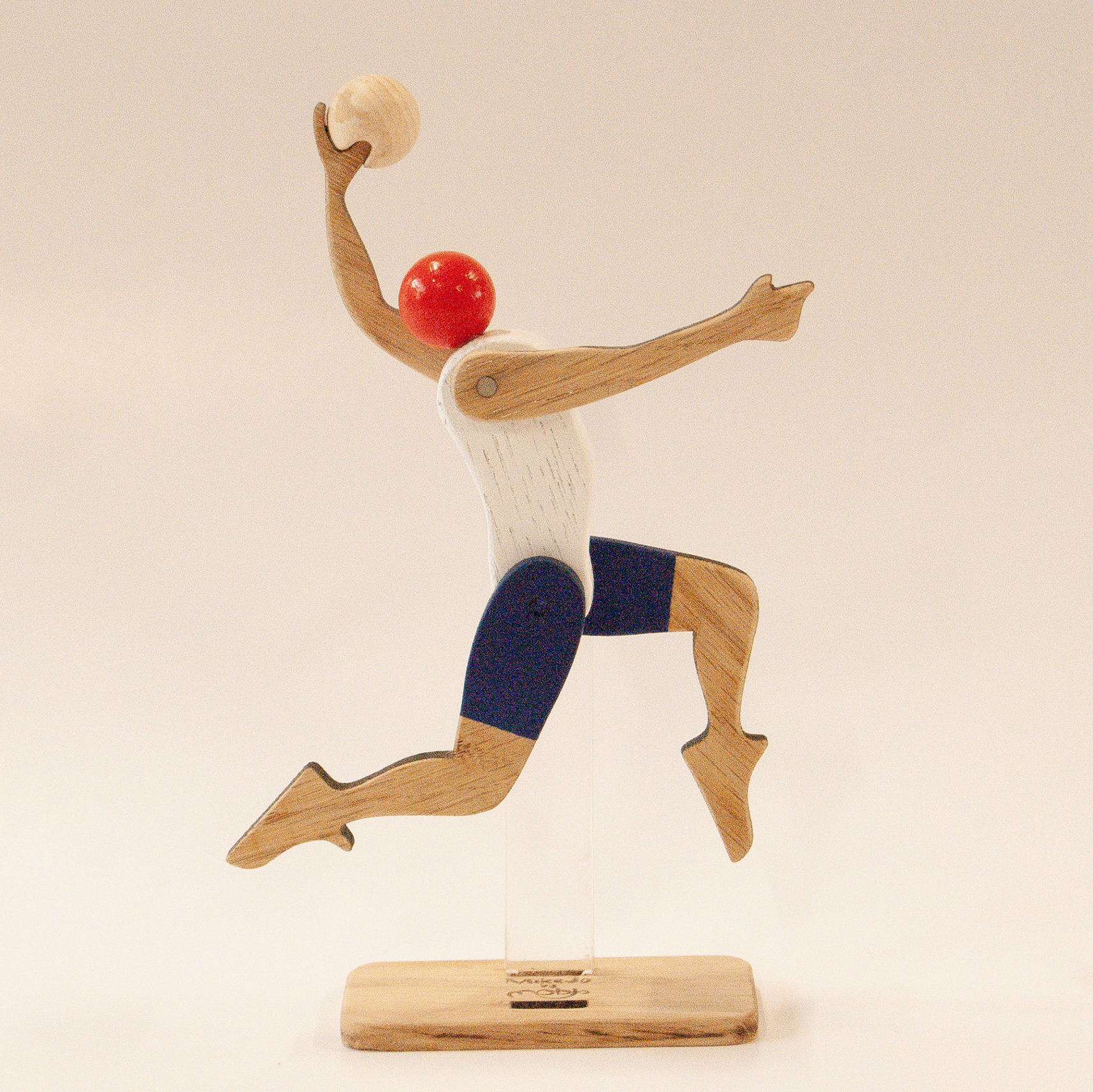 Figurine de basketteur articulé en bois fait main